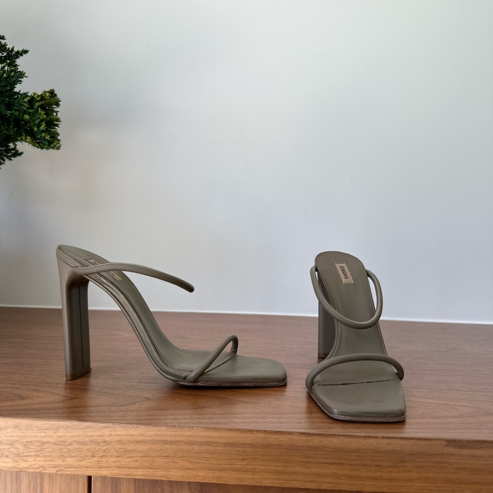 Yeezy comfortable heels!!! Neutral